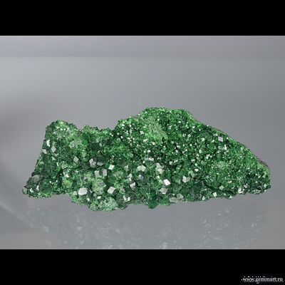 Уваровит (разн. гранат). Россия. 65*25*20мм