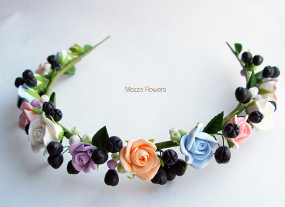 Венок "Розы и черная рябина".