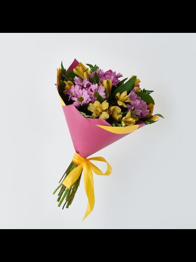 Букет из хризантем и альстромерии