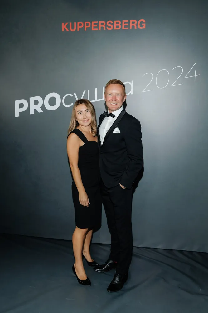 Оформление презентации Kuppersberg цветочными композициями от компании "Приятно" 