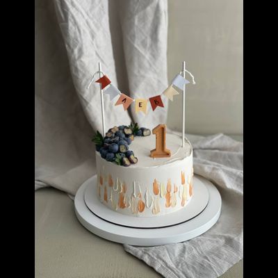 Торт с гирляндой