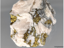 Халькопирит в породе. Россия. 63*35*35мм