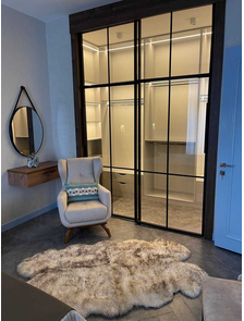 прозрачные двери в гардероб