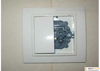 Монтаж выключателя света скрытой установки в Москве ИВАНМАСТЕР