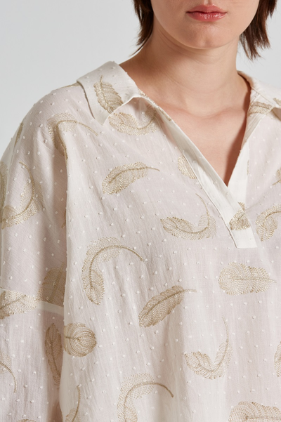 Блуза легкая с золотой вышивкой