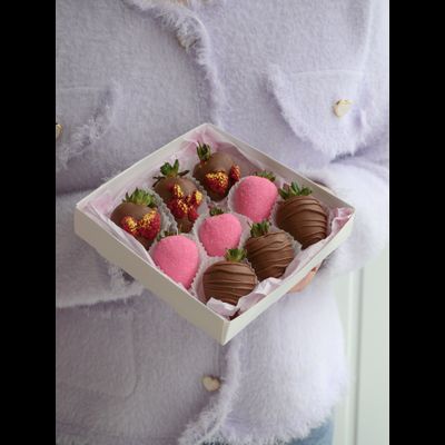 Набор клубника в шоколаде с красными розами
