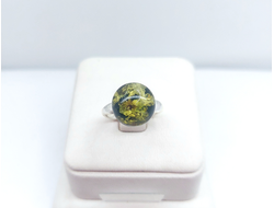 Кольцо без оправы с зеленым янтарем