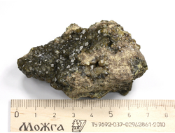 Гранат зеленый (Андрадит) на породе, Россия, Дальнегорск (70*47*38 мм, 147 г) №26877