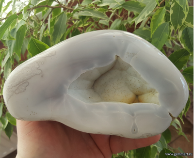 Почки халцедона в полости — полировка. «Домовой» КЧР. U04