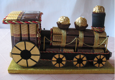 Паровоз из конфет - необычный подарок мужчине