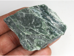 Серпентин, необработанный, дикий образец, Россия, КЧР, Урупский район (67*49*14 мм, 48 г) №37601