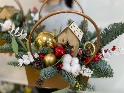 Новогодняя композиция в "золотой" сумочке