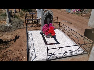 Памятник из гранита Карелия (от 1000х500х60 мм)