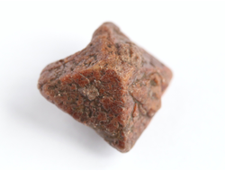 Циркон, кристалл необработанный, Мадагаскар (18*18*12 мм, 4,7 г) №16630