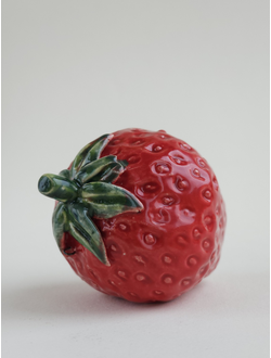 Клубника большая