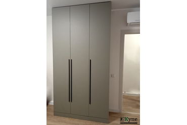 053 Шкаф с распашными дверями