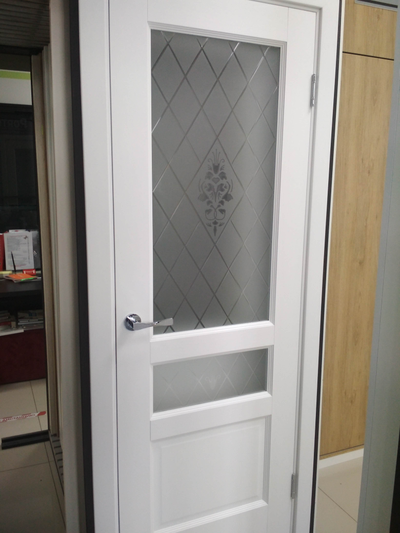 ЛАЙНДОР (УЛЬЯНОВСК)/ МОДЕЛЬ КАЛИНА-К/ НАТУРАЛЬНЫЙ ШПОН ЯСЕНЯ/ ПОЛОТНО ОСТЕКЛЕННОЕ/ ТОН 70 (ТЕКСТУРНАЯ БЕЛАЯ ЭМАЛЬ )