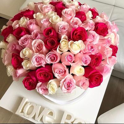 Букет в шляпной коробке с  розами XXL