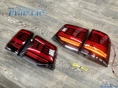 Стопы Toyota Land Cruiser 200 15-21 БЕГАЮЩИЕ красные