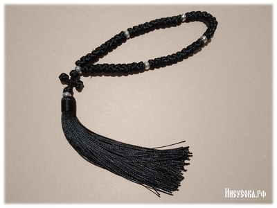 На 50 - Плетёные чётки с пластиковыми разделителями