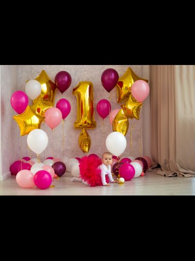 Фотозона из шаров розовый для девочки золотая цифра на assorti123.ru