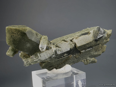 Горный хрусталь с включениями хлорита. Северная Осетия. 55*25*23мм