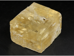 Кальцит оптический золотистый (исландский шпат), скол по спайности, Бразилия (40*33*24 мм, 73 г) №38319