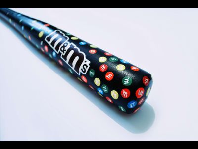 Бейсбольная бита M&amp;M's