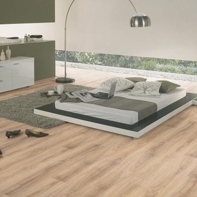 Ламинат Wineo Дуб Коричневый традиционный LA024-002 в интерьере комнаты