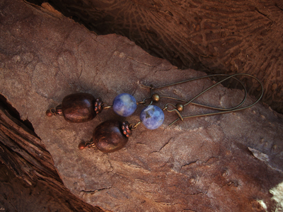 Бохо-серьги с содалитами и деревом "Небо над каштанами"