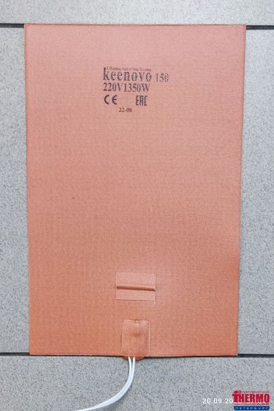 Гибкая нагревающая пластина 1350 Вт 220 В (405х265) Keenovo  (3М скотч, c термодатчиком на 150°С ,с карманом под термопару)