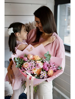 Цветы и подарки маме