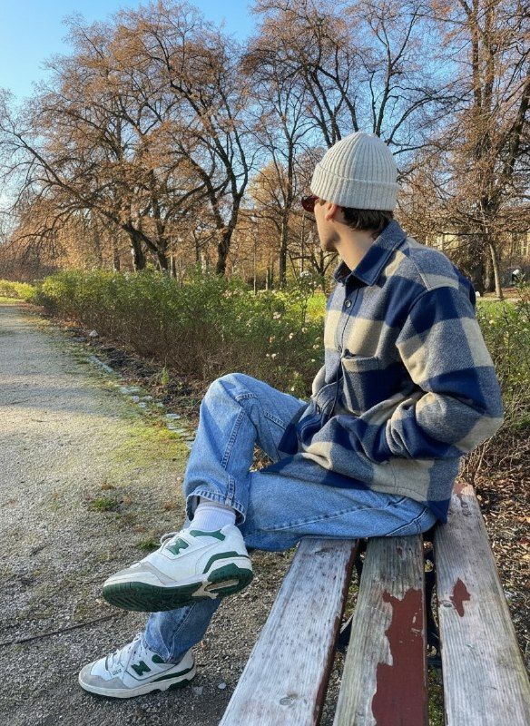 New Balance 550 с широкими джинсами мужской образ