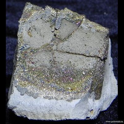 Пирит, "спектропирит", в полости конкреции. Россия. 57*47*43мм