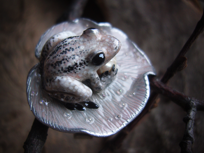 "Бархатная весна", необычное арт-нуво кольцо с лягушкой и жемчужиной