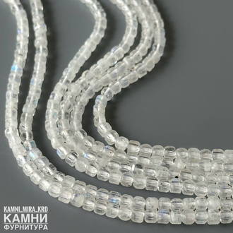 Лунный камень полупрозрачный с иризацией, кубик огранка 3-3,4 мм, цена за нить 19 см