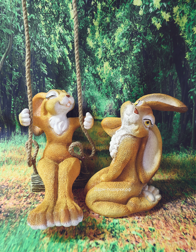 ЗАЙЧИХА МОДНИЦА  НА КАЧЕЛЯХ 28*18см   1,4кг   полистоун Россия 1649-012134   Заяц считается символом живительной силы, плодородия и жизненной энергии.