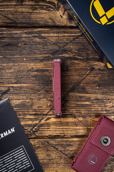 Leatherman Bond с чехлом на кнопке Cranberry
