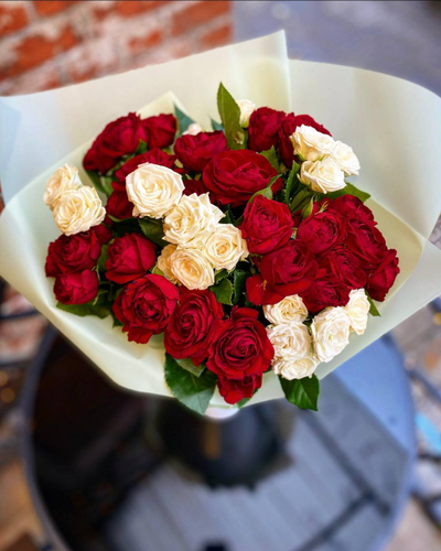 Букет роза кустовая 40 см 17 шт