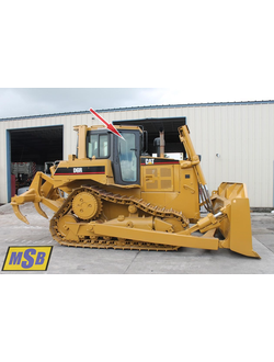 Стекло дверное правое на Caterpillar D6R