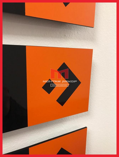 Акриловые таблички и указатели с аппликацией из пленки с плоттерной резкой