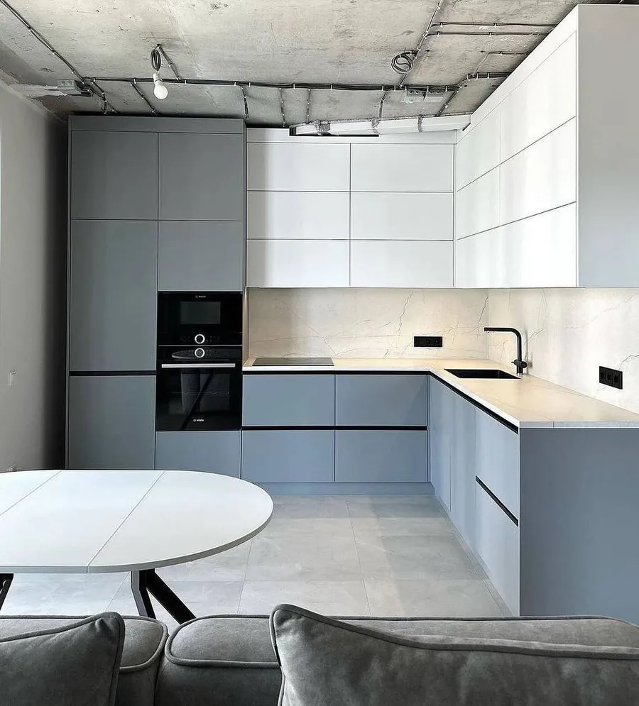 Кухня угловая, 3000*2200мм. Материал фасадов МДФ. Срок изготовления от 30 рабочих дней. Цена на момент заказа 256000 руб.