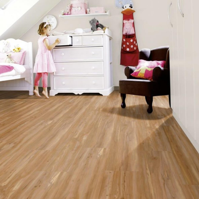 Виниловый пол Wineo 400 Wood Soul Apple Mellow DLC00107 в интерьере детской комнаты