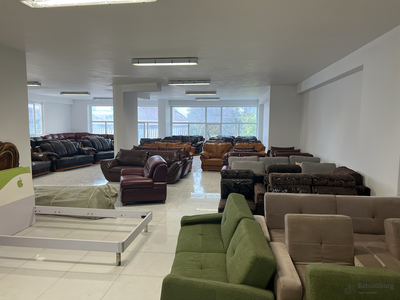 Продаётся коммерческое помещение под медицинский центр или магазин. Два этажа + подвал.