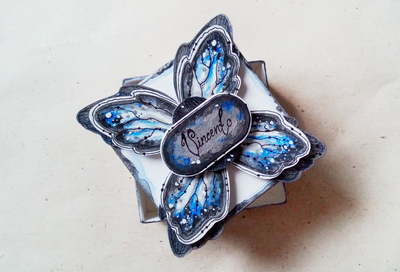 Подарочная коробочка для серёжек в стиле украшения