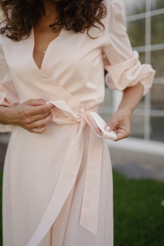 Будуарное платье-халат с поясом (персиковое)