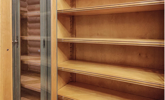 Библиотека модульная закрытая, с лестницей.