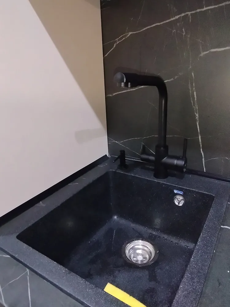 Установка смесителя в кухне