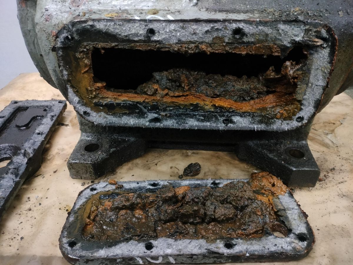 Вид насоса ВН-4Г со снятой крышкой системы водяного охлаждения. Ремонт ВН-4Г.