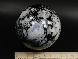 Шар Лунный камень, Турмалин чёрный (шерл), Индия (78 мм, 746 г) №35326